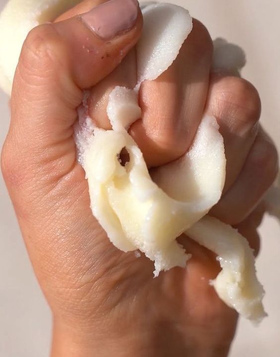 Manteiga esfoliante e hidratante 06. LÍRIO NEGRO & ORQUÍDEA 50g